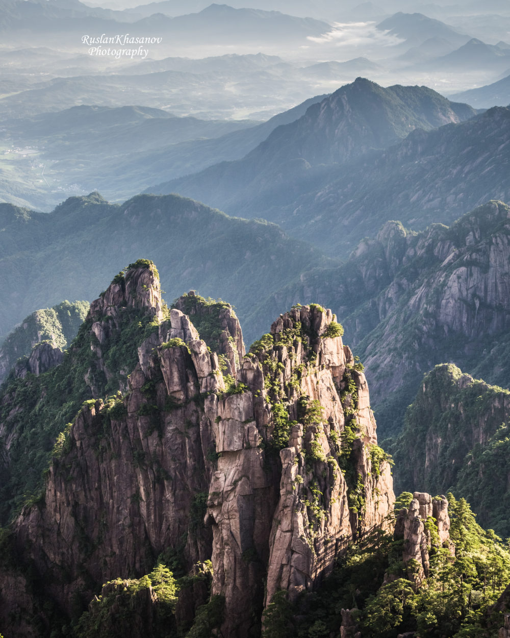 Huashan Peak, China by Ruslan Hasanov